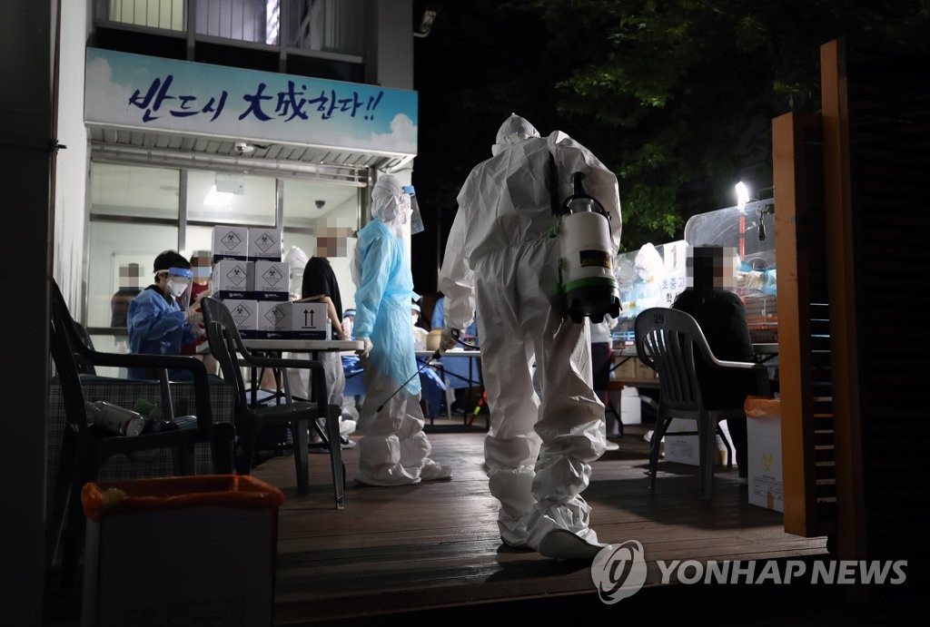 (4th LD) S. Korea faces growing risk of virus spike in greater Seoul, cluster infections in focus