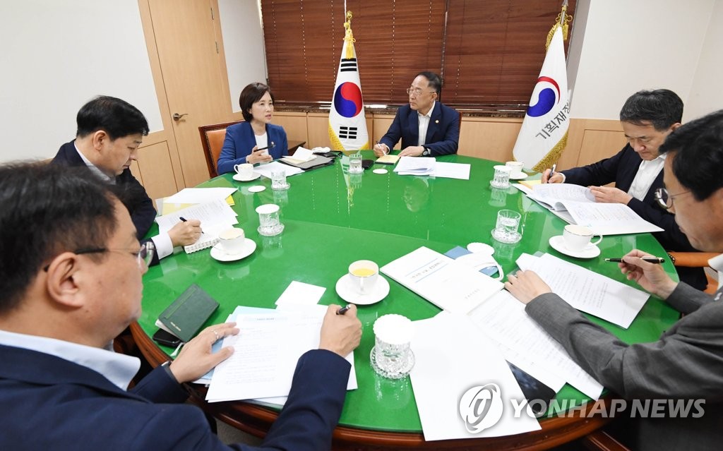S. Korea to invest 160 tln won in 'New Deal' projects, create 1.9 mln jobs