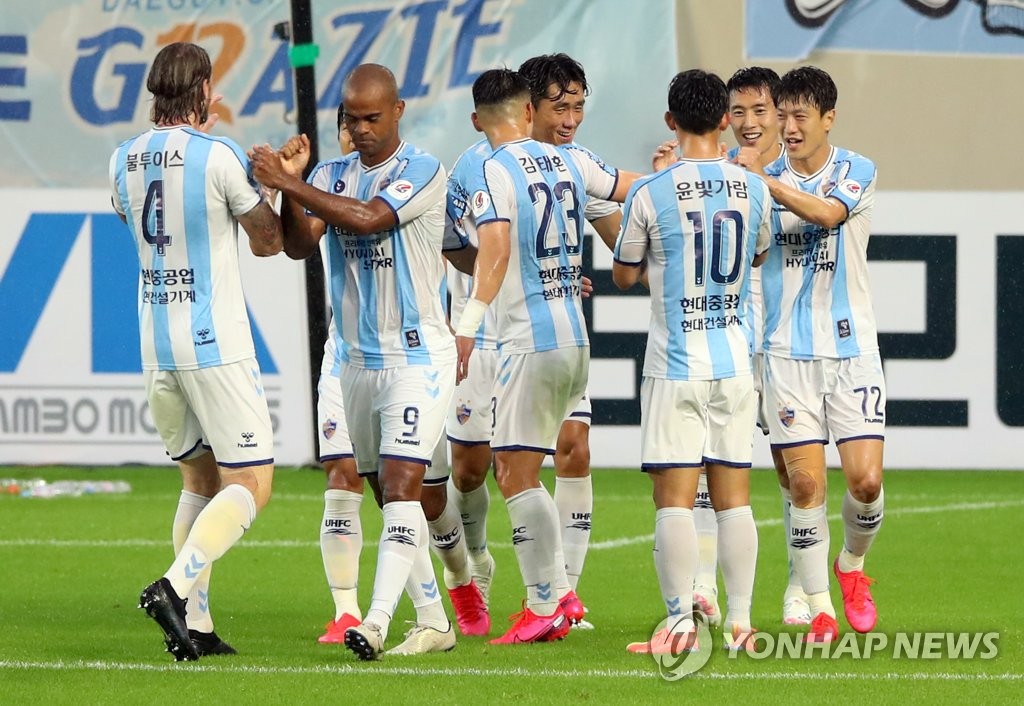 Members of Ulsan Hyundai FC celebrate a goal against Daegu FC during their K League 1 match at Forest Arena in Daegu, 300 kilometers southeast of Seoul, on July 12, 2020. (Yonhap)