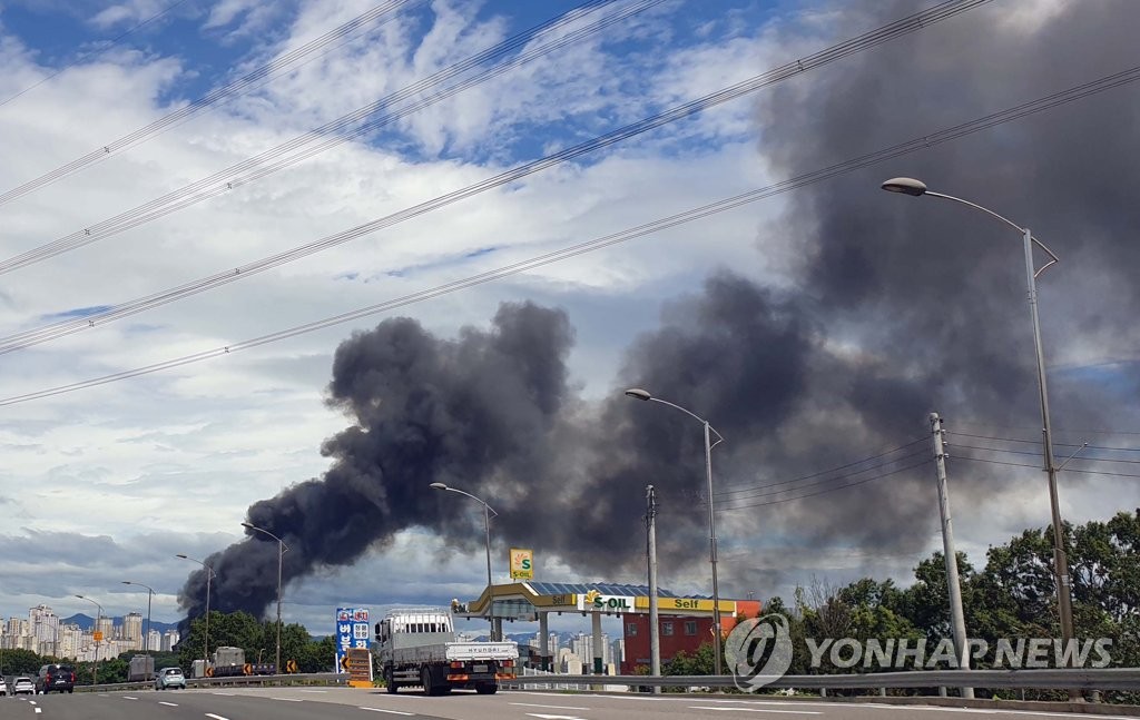 고양 자동차 폐차장서 불…진화 중