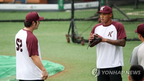 Yonhap Interview) Addison Russell back in KBO to handle 'unfinished  business