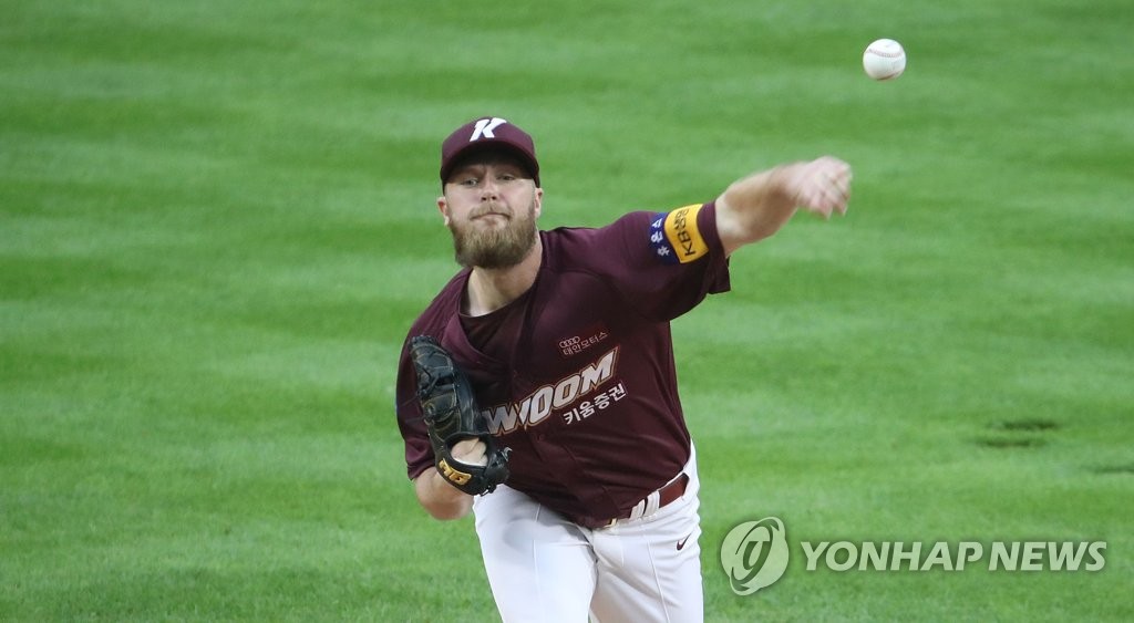 In this file photo from July 28, 2020, Eric Jokisch of the Kiwoom Heroes pitches against the Doosan Bears in a Korea Baseball Organization regular season game at Jamsil Baseball Stadium in Seoul. (Yonhap)