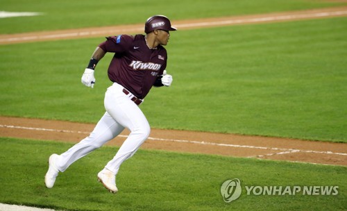 Former Cubs infielder Russell signs 1-year deal in Korea