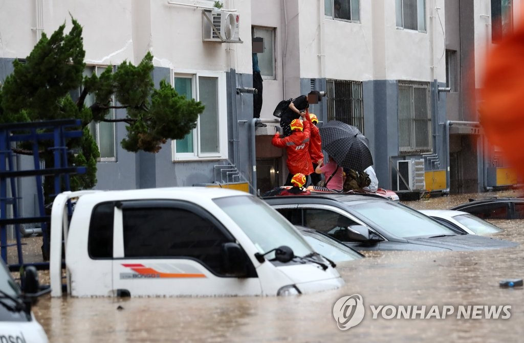 韓国中部に記録的な大雨　１人死亡・１００世帯以上に浸水被害