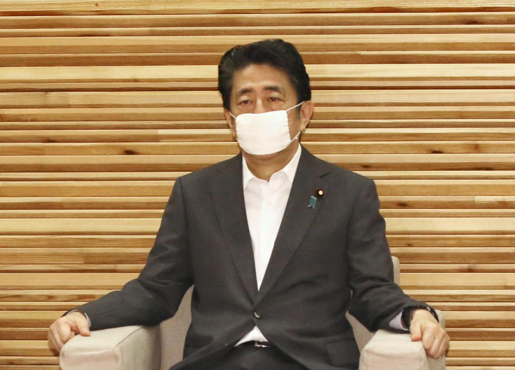 각의 참석하는 아베 신조 일본 총리