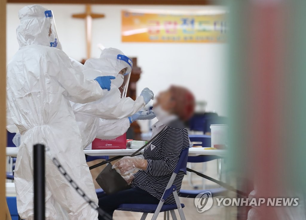 (LEAD) Greater Seoul in peril over virus spread, new cases at over 5-month high of 297