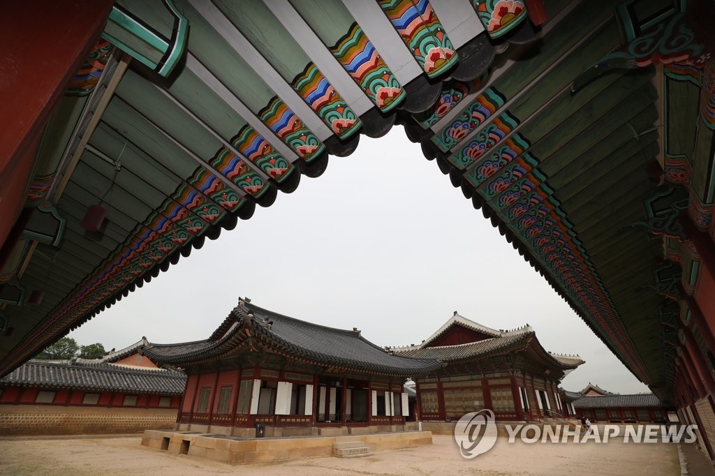 This photo, taken on Sept. 17, 2020, shows Gyeongbok Palace in central Seoul, where it is hard to find foreign tourists due to the new coronavirus outbreak. (Yonhap)