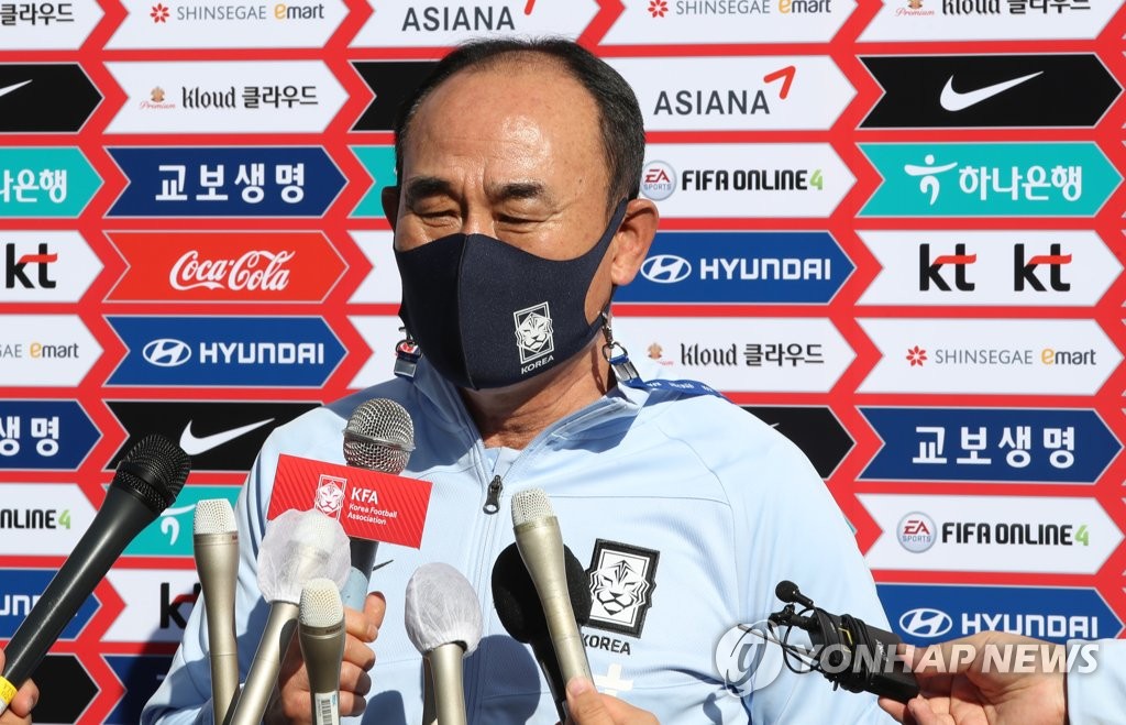 Kim Hak-bum, head coach of the South Korean men's under-23 national football team, speaks to reporters at the National Football Center in Paju, Gyeonggi Province, on Oct. 5, 2020. (Yonhap)