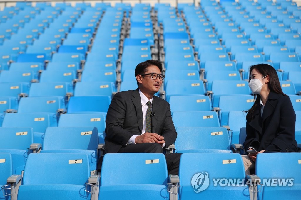 17th Nov, 2020. LG Twins' Park Yong-taik LG Twins' Park Yong-taik holds an  interview with Yonhap News TV at Jamsil Baseball Stadium in Seoul, on Nov.  16, 2020. Credit: Yonhap/Newcom/Alamy Live News