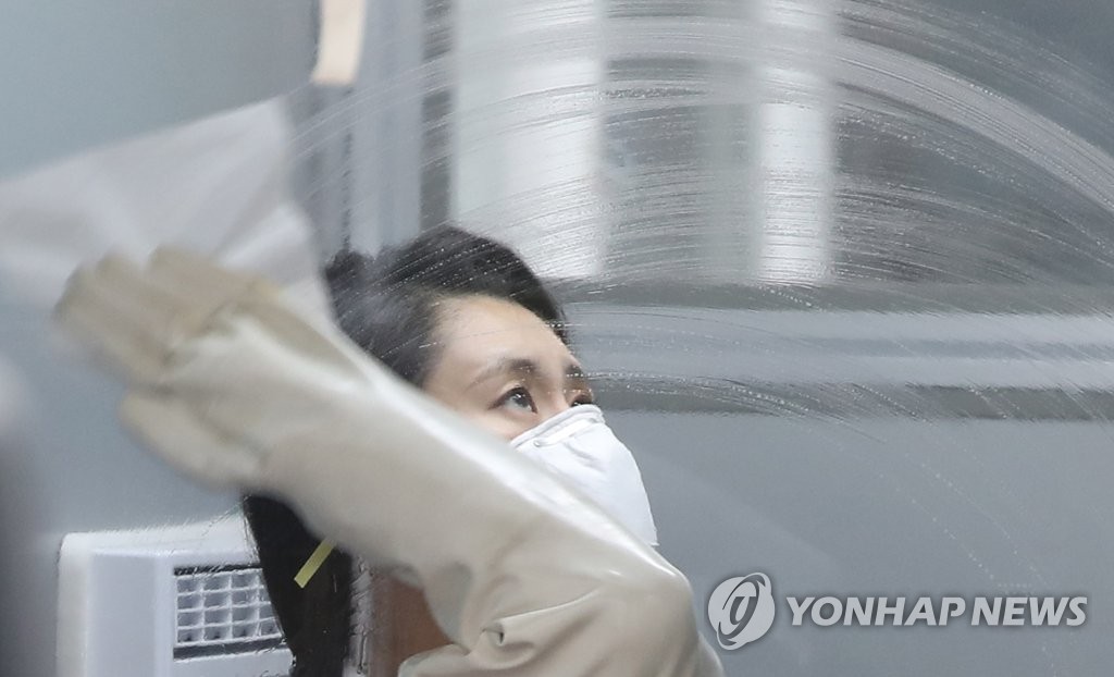 (4th LD) S. Korea adopts tougher distancing in greater Seoul as new cases over 200 for 4th day