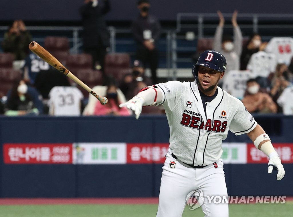 In this file photo from Nov. 20, 2020, Jose Miguel Fernandez of the Doosan Bears tosses his bat after hitting a solo home run against the NC Dinos in the bottom of the second inning of Game 3 of the Korean Series at Gocheok Sky Dome in Seoul. (Yonhap)