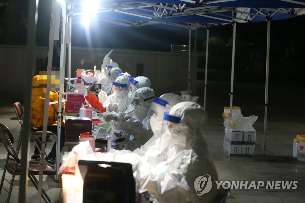 (جديد) كوريا الجنوبية تبلغ عن 950 إصابة جديدة بكورونا لتسجل أكبر عدد إصابات يومية بالفيروس منذ ظهوره - 1