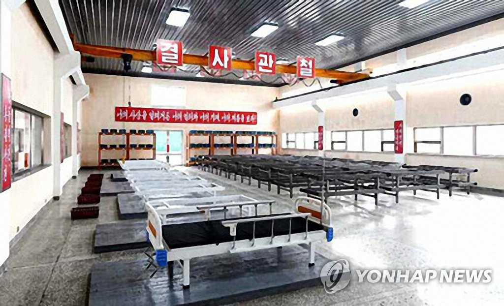 늘어선 병원 침대…북한에 입원침대공장 건설