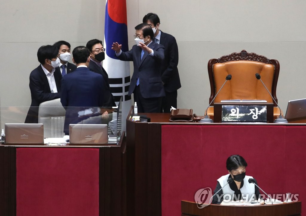 무제한 토론 중단 논의하는 박병석 국회의장