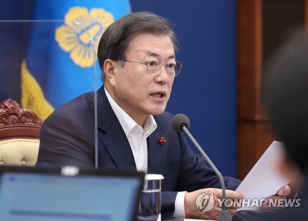 President Moon Jae-in speaks during a meeting with his senior aides at Cheong Wa Dae in Seoul on Dec. 14, 2020. (Yonhap)