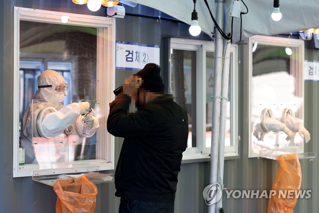 韓国の新規コロナ感染者　５４日ぶり３００人台に減少＝検査数減も影響