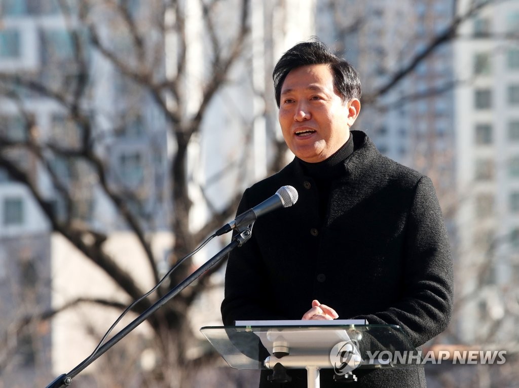 Former Seoul Mayor Oh Se-hoon launches his campaign for the next mayoral election in northern Seoul on Jan. 17, 2021, in this photo provided by the National Assembly's photo journalists' press corps. (Yonhap)