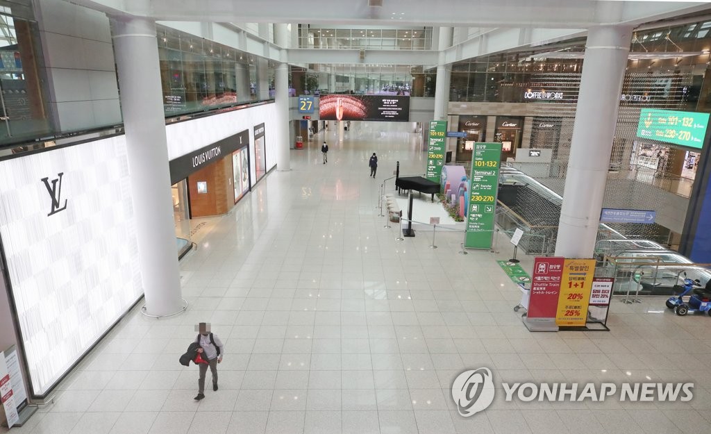 Des magasins hors taxes quasiment déserts à l'aéroport international d'Incheon. (Photo d'archives Yonhap) 