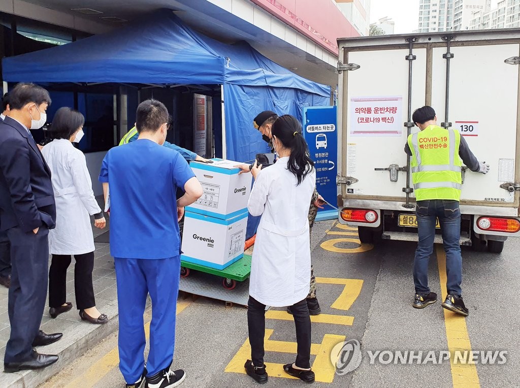 Hospital workers transport Pfizer's vaccines to a freezer at Chungnam National University hospital in Daejeon, 164 kilometers south of Seoul. (PHOTO NOT FOR SALE) (Yonhap) 