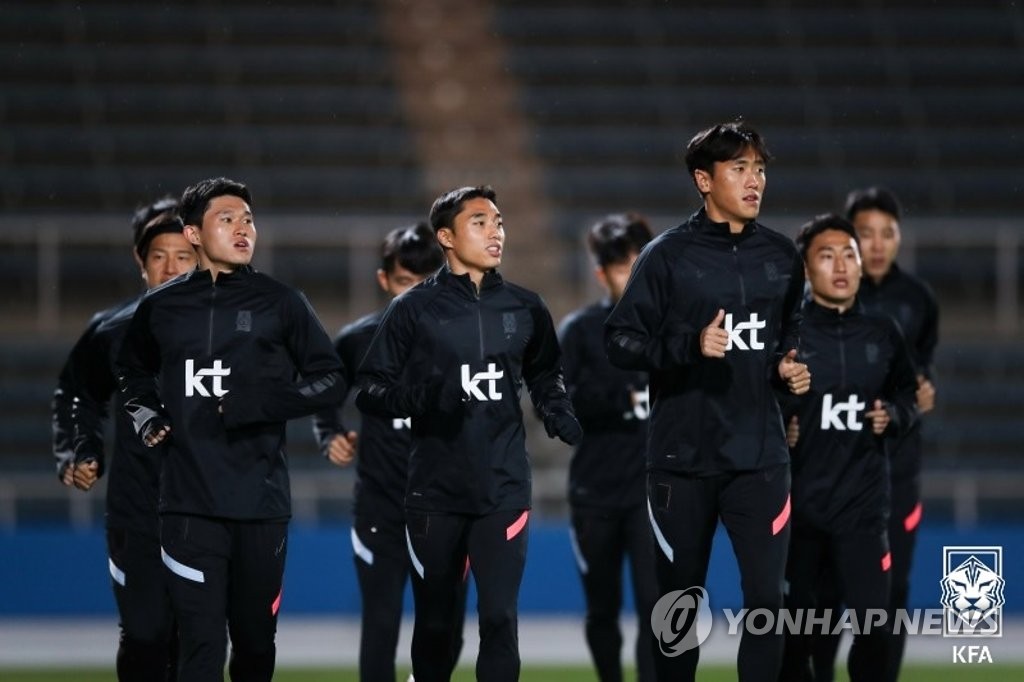 한국 수비수는 축구 친선 경기 전에 일본의 “정확한 패스”를 경계하고 있습니다.