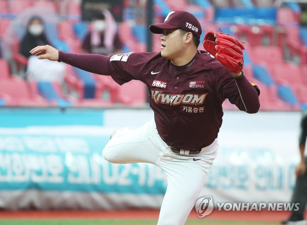 In this file photo from July 4, 2021, Han Hyun-hee of the Kiwoom Heroes pitches against the KT Wiz in the bottom of the first inning of a Korea Baseball Organization regular season game at KT Wiz Park in Suwon, 45 kilometers south of Seoul. (Yonhap)