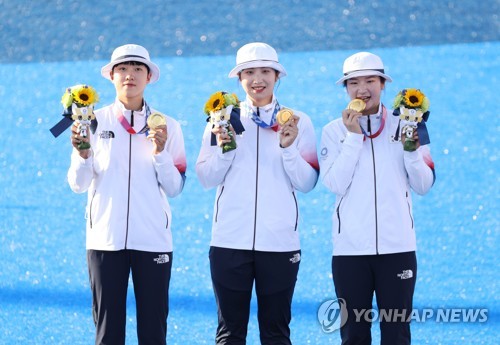 (LEAD) (Olympics) On cloud nine: S. Korea wins 9th consecutive gold in women's archery team event