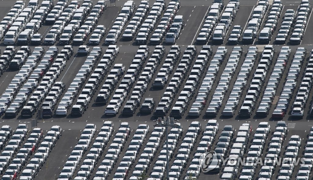 In this file photo, cars are parked at a pre-delivery storage yard of Hyundai Motor Co. in Ulsan, about 415 kilometers southeast of Seoul, on August 2, 2021. (Yonhap)