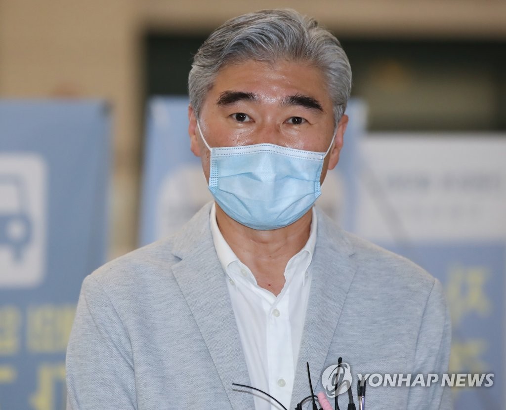 U.S. Special Representative for North Korea Sung Kim speaks to the media upon arrival at Incheon International Airport, west of Seoul, on Aug. 21, 2021. (Yonhap)