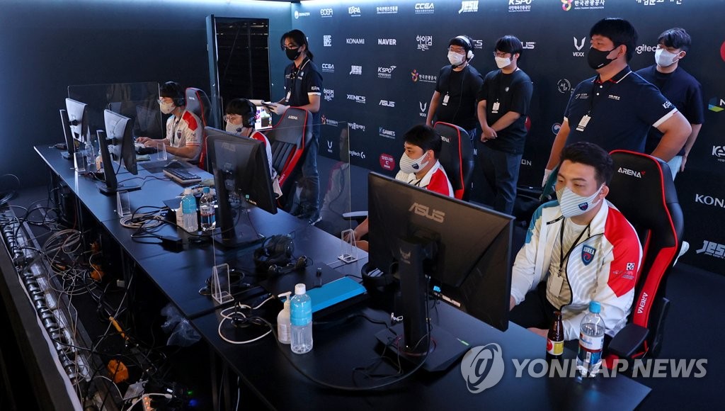 In this file photo, Dungeon Fighter esports players representing South Korea compete against China at a three-nation esports competition in Seoul on Sept. 10, 2021. (Yonhap)
