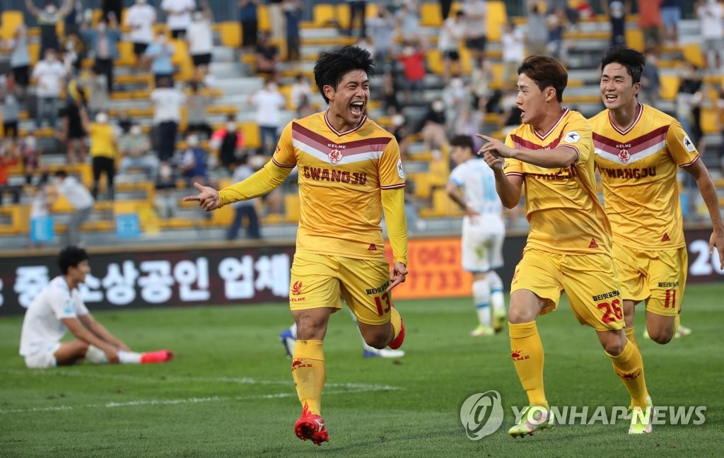 In this file photo from Oct. 3, 2021, Doo Hyeon-seok of Gwangju FC (L) celebrates his goal against Pohang Steelers during the clubs' K League 1 match at Gwangju Football Stadium in Gwangju, some 330 kilometers south of Seoul. (Yonhap)