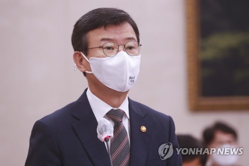 문성혁 장관 "연말 해운매출 40조원…'한진해운 파산 전' 회복"