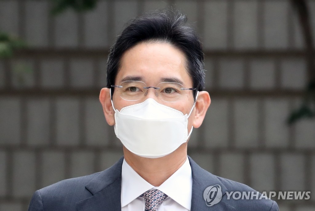 '프로포폴 불법투약' 이재용 부회장 재판 출석