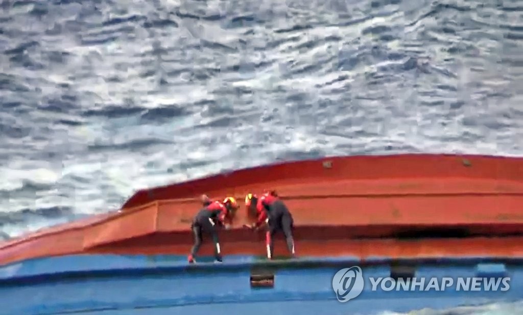 独島沖で沈没の韓国漁船　水中での捜索が終了＝依然６人不明