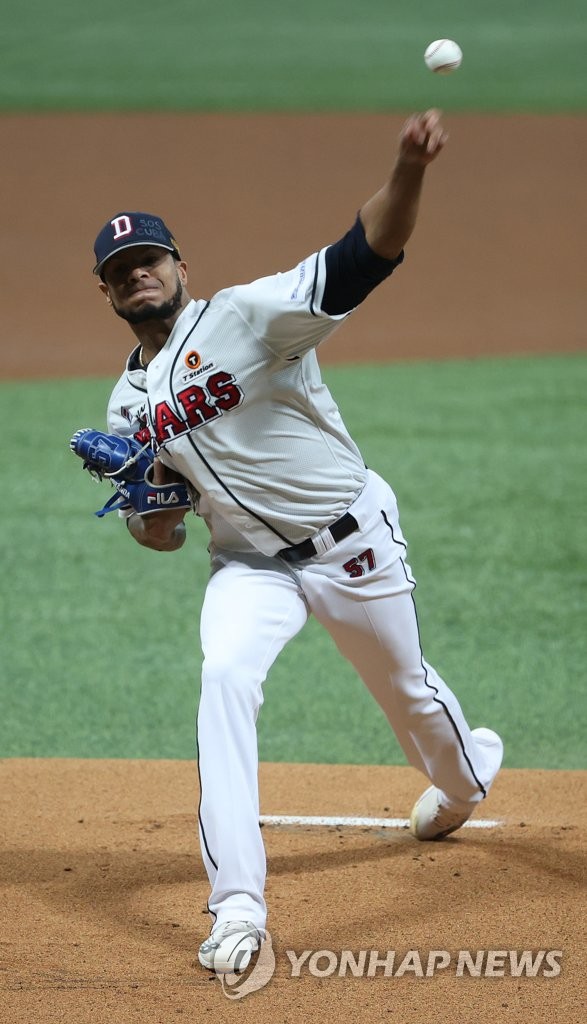 In this file photo from Nov. 17, 2021, Ariel Miranda of the Doosan Bears pitches against the KT Wiz in the top of the first inning during Game 3 of the Korean Series at Gocheok Sky Dome in Seoul. (Yonhap)