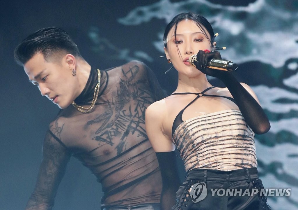 ★TOU★ [Worn by Ji-ae, Yein, Hwasa, Yoo Seon, and influence 960px-20230628_Hwasa_(화사).jpg