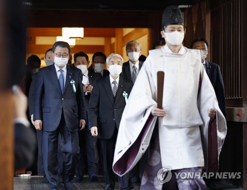 일본 여야 의원 99명, 2년2개월 만에 야스쿠니 집단참배(종합)