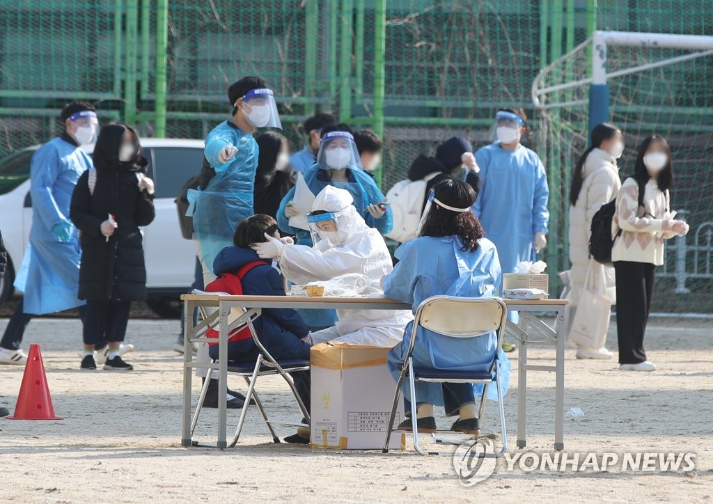 S. Korea's daily COVID-19 cases surpass 7,000 for 1st time: PM