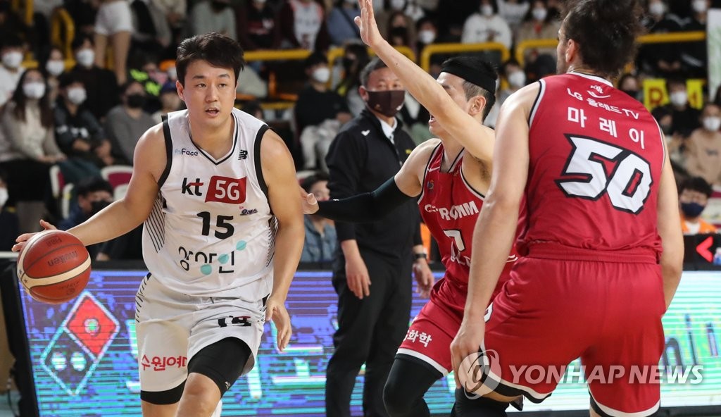kt 김동욱 