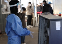서울 신규확진 다시 900명대로 줄어…해외유입 120명