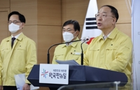 [2보] 매출감소한 소상공인에 300만원 지원금…14조원 추경 편성