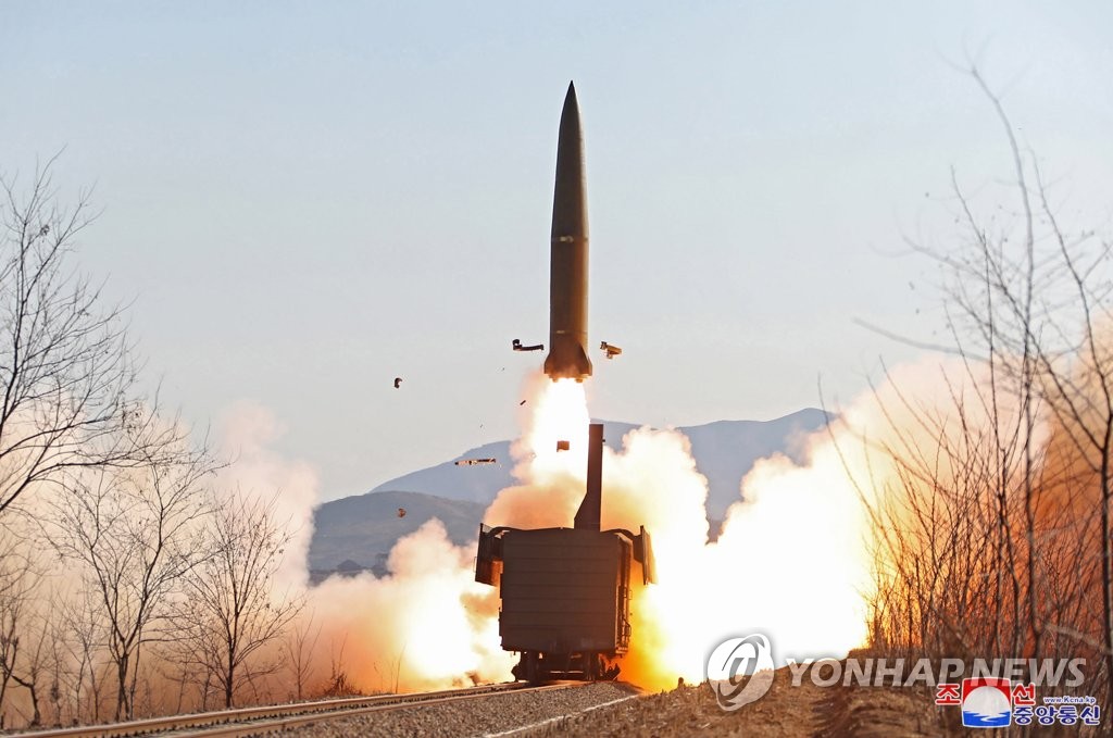 북한 조선중앙통신이 보도한 철도기동 미사일연대 훈련 모습