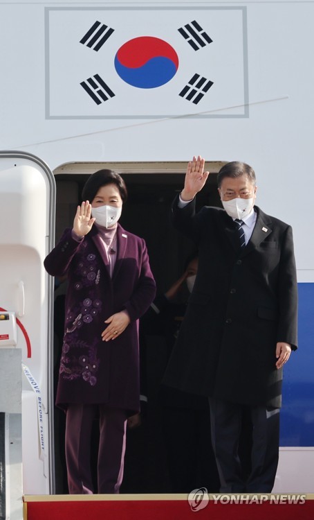 President Moon embarks on trip to Middle East