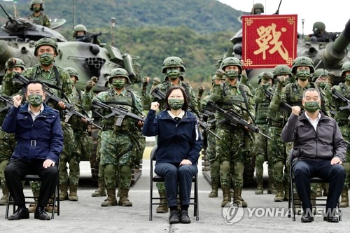 지난 1월 대만군 기지 방문해 장병 격려하는 차이잉원 총통