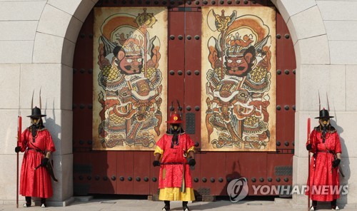 Paintings of divine door guardians unveiled