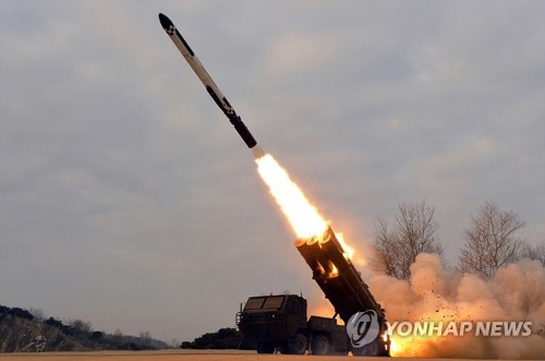 (جديد) الزعيم الشمالي كيم يتفقد تجارب إطلاق صواريخ كروز الاستراتيجية بعيدة المدى من وحدات " نووية تكتيكية "