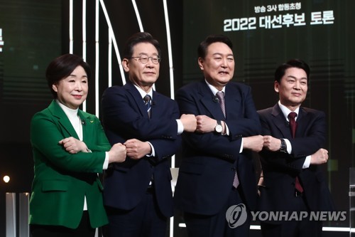 (LEAD) Présidentielle 2022 : Lee et Yoon au coude-à-coude dans un sondage
