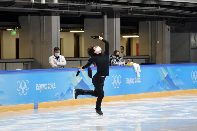 South Korean figure skater Cha Jun-hwan trains at a practice rink next to Capital Indoor Stadium in Beijing on Feb. 4, 2022, in preparation for the Beijing Winter Olympics. (Yonhap)