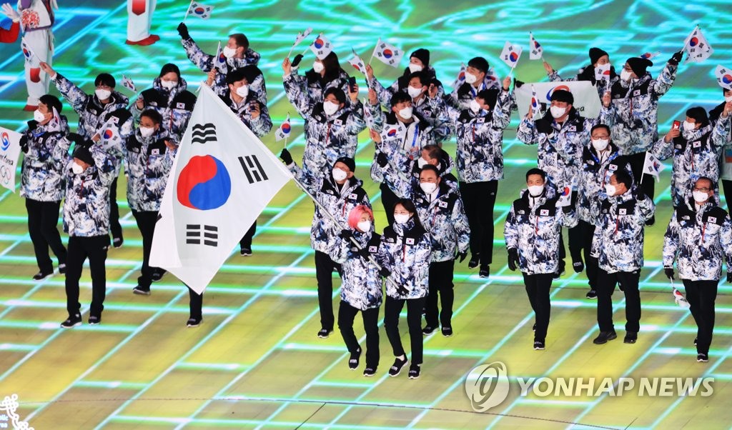 South Korean athletes and officials enter the National Stadium in Beijing during the opening ceremony for the 2022 Beijing Winter Olympics on Feb. 4, 2022. (Yonhap)