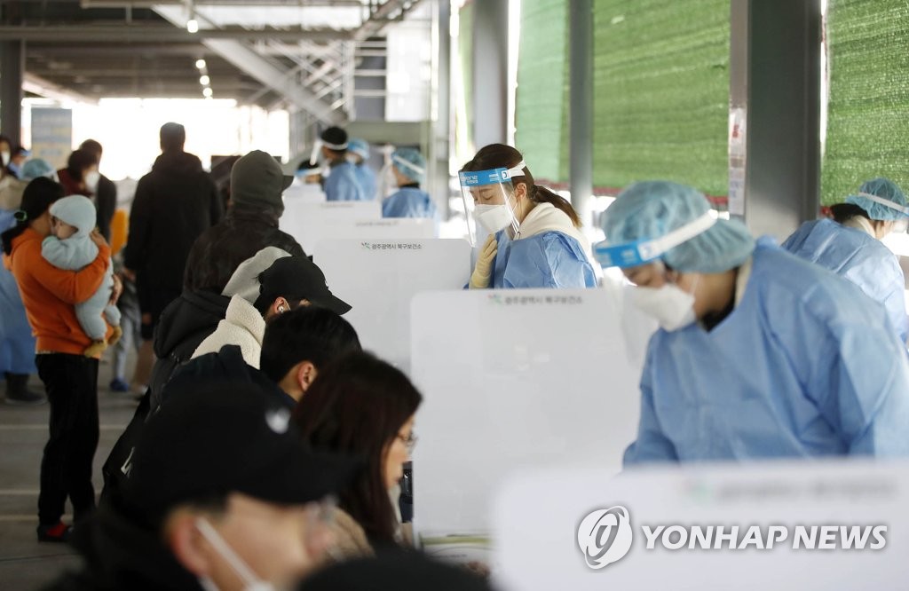韓国の新規コロナ感染者　初めて５万人超＝１週間で２．４倍に