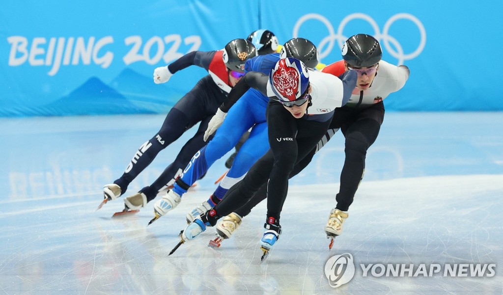 لاعب التزلج السريع على المضمار القصير "لي جون-سوه"